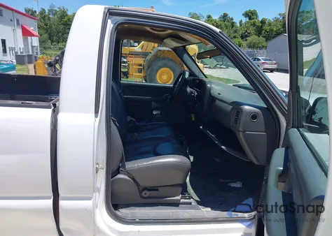 2005 Chevrolet Silverado Work Truck из США, поврежденный, VIN 1GCHC24U25E298516